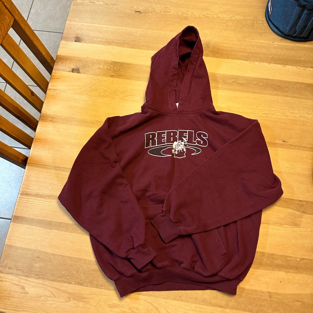 Vintage Discontinued Gildan Lee Rebels Red Pullover Hoodie (XL)
